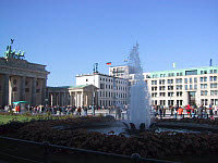 Brandenburger Tor, Pariser Platz